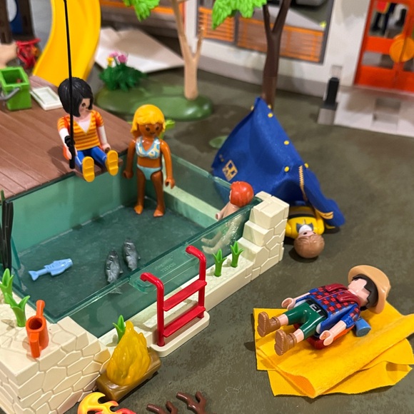 Playmobil Hospital, Ambulance, Playground, Pool Outdoors, and tons extras - Picture 9 of 15